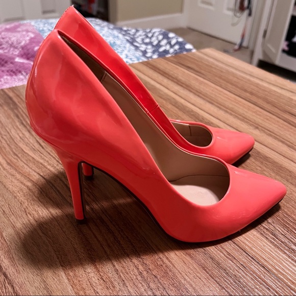 3/$20 🌸 Heart in D coral stiletto heels, size 8 👠 - Picture 3 of 9